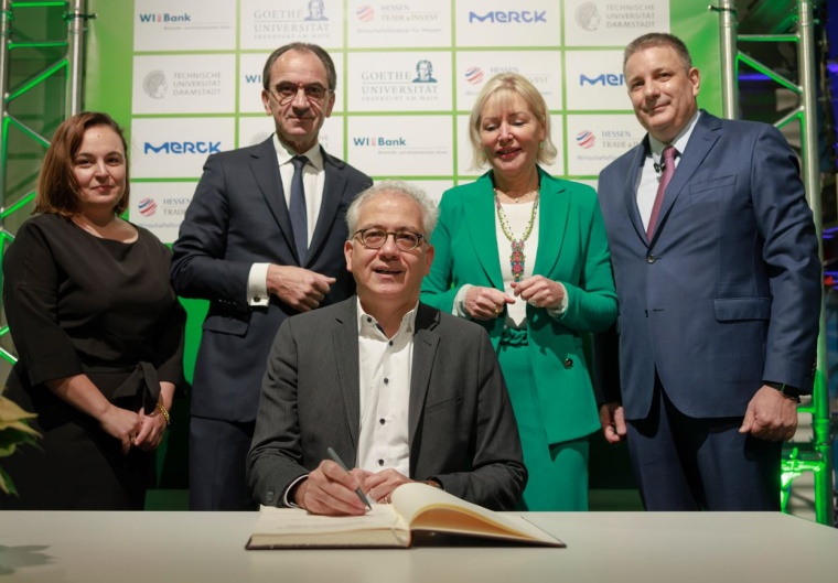Hoher Besuch bei der Eröffnungsfeier des GreenTech Accelerator Ryon im...