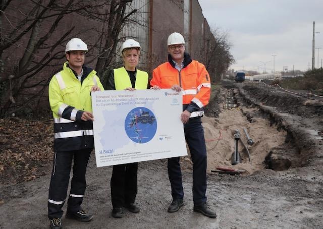 v.l.: Gilles Le Van, Air Liquide, Mona Neubaur, Ministerin für Wirtschaft,...