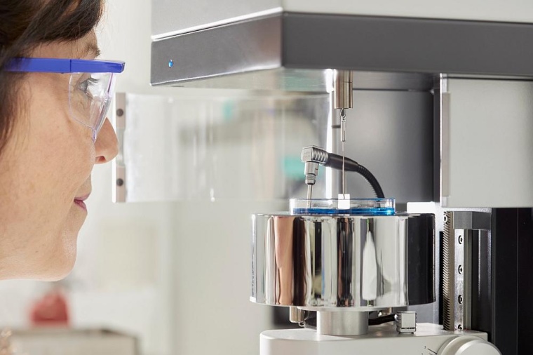 Laboranwendung im Innovation & Application Center © Brenntag