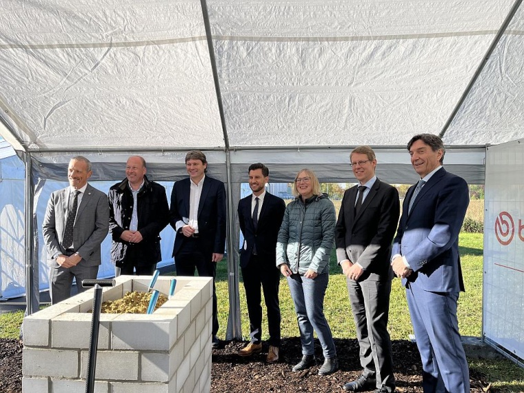 Grundsteinlegung für den Bau von zwei Produktionshallen am Standort Meitingen,...