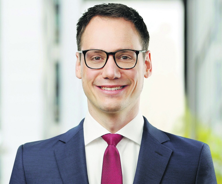 Christoph Juhn ist Professor für Steuerrecht und Steuerberater. Seine...