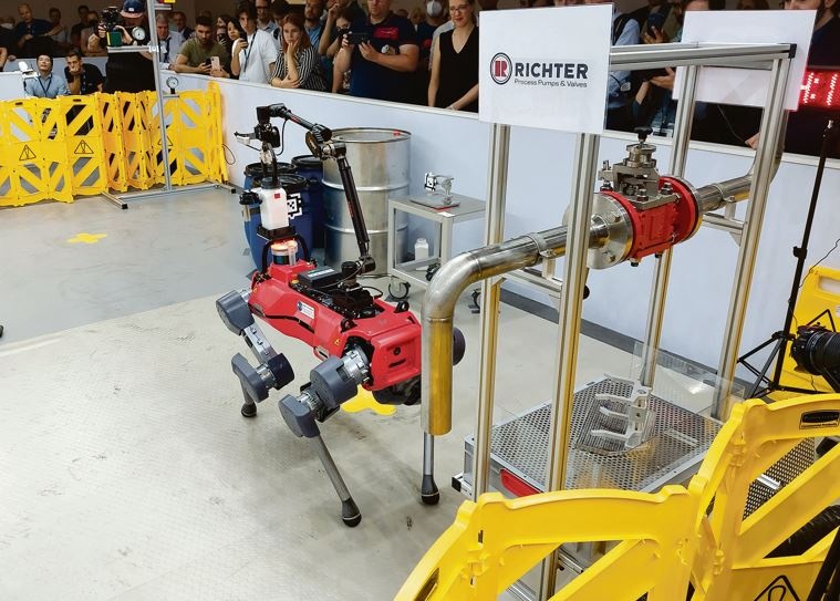 Der an der ETH Zürich weiterentwickelte Roboter der Firma ANYbotics bei der...