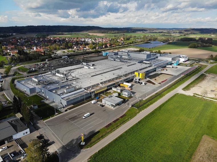 Durch die Investition von 180 Mio. EUR wurde der Standort in Schnelldorf um...