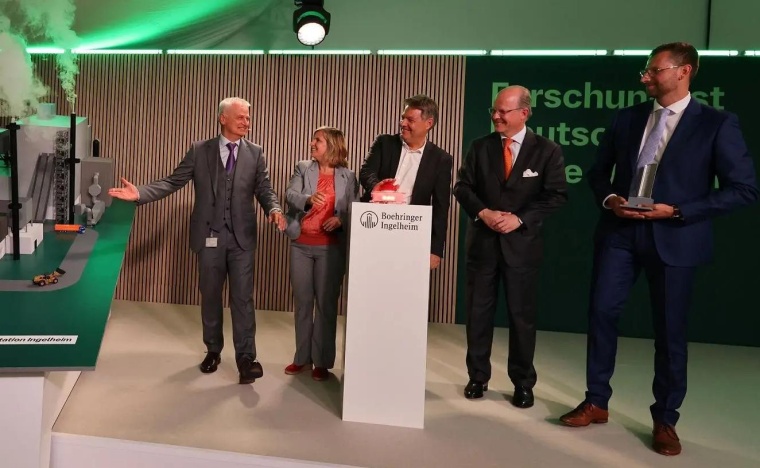 (v.l.n.r.): Projektleiter Frank Zornow, die rheinland-pfälzische...