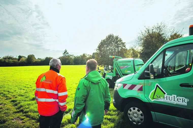 Bei der Weitläufigkeit der Rasenflächen auf dem BASF Werksgelände dauert ein...