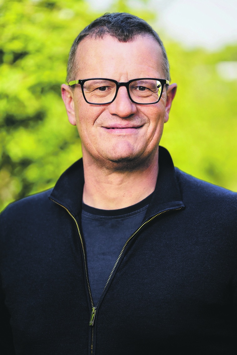 Timm Wulf Schneider absolvierte eine Galabau-Ausbildung bei Schuler, arbeitete...