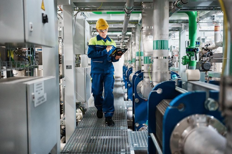 Anlagenrundgang durch die neue Elektrolyse-Anlage. Foto: BASF