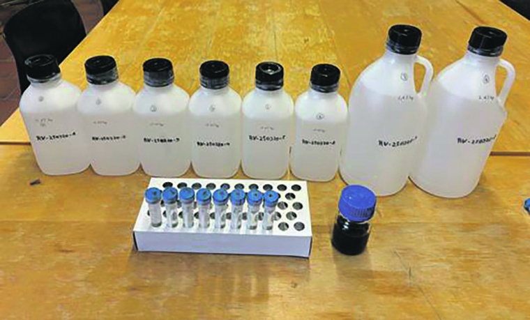 11 kg an Bio-Essigsäure-Mustermengen von Biosimo.