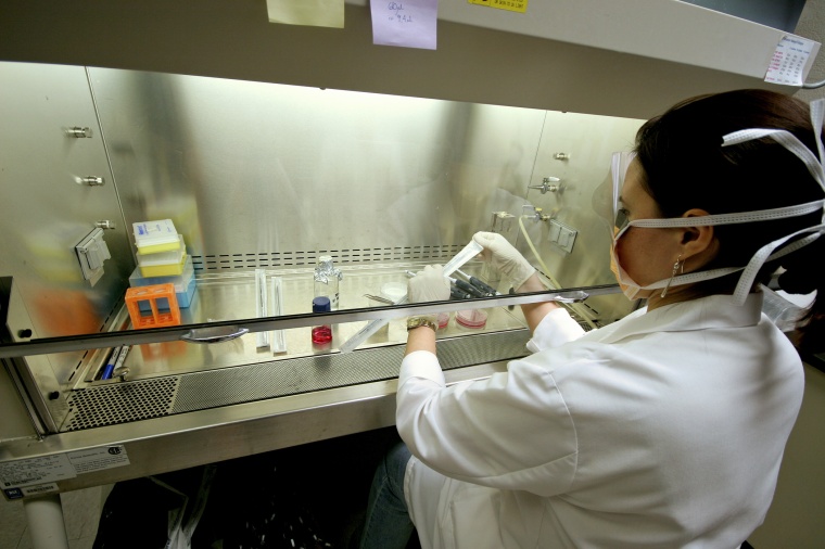 (c) emin kuliyev/Shutterstock