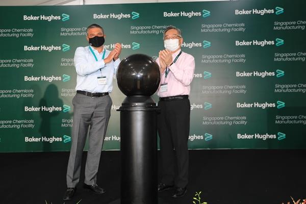 Chairman and CEO Lorenzo Simonelli and Minister of Trade and Industry Mr. Gan...