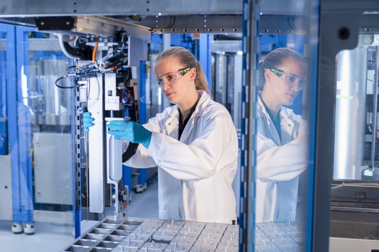 The new automated lab of Covestro can operate 24 hours a day, 7 days a week....