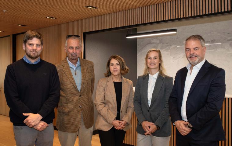 Company representatives from Apus Química and IMCD.