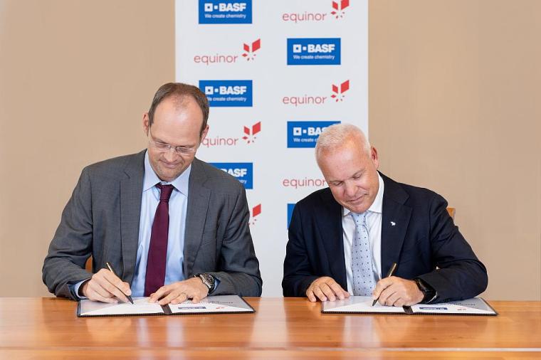 Dirk Elvermann, CFO und CDO der BASF, und Anders Opedal, Präsident und CEO von...
