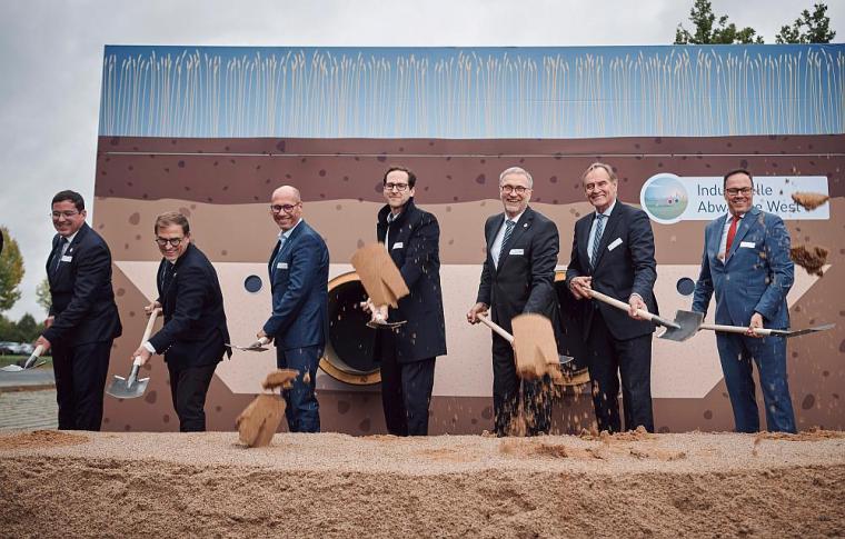 (v.l.n.r.): Marcus Krüger (Leipziger Stadtwerke), Jean-Marc Durand (Directeur...