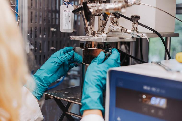 CO2 als Rohstoff: Neues Verfahren macht Klimagas nutzbar für die Chemie