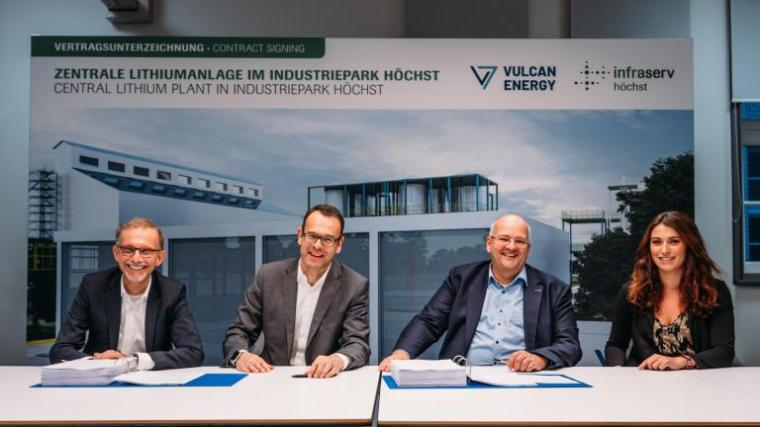 Die Unterzeichnung des Pachtvertrags im Industriepark Höchst (v.l.n.r.):...