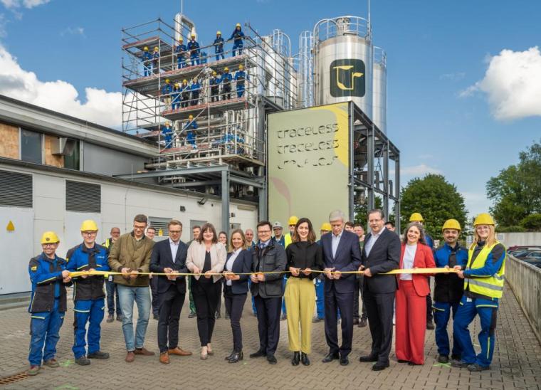 Eröffnungszeremonie vor der Traceless-Produktionsanlage, mit dem Traceless...