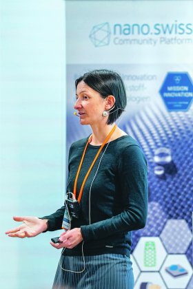 Juliane presenting at a conference.